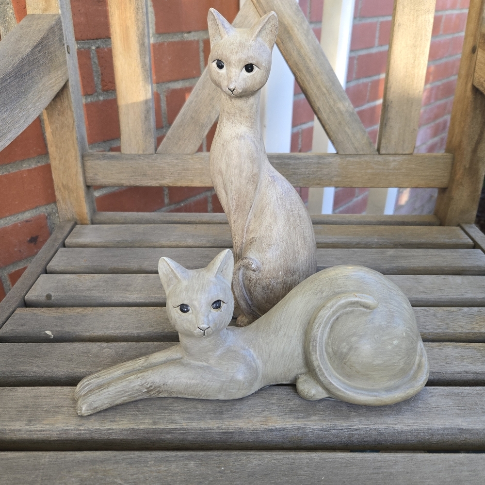 BEAUTIFUL PAIR OF SIAMESE CATS